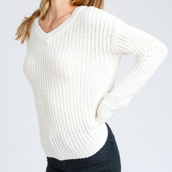 ❗️One Left❗️NWT V-Neck Long Sleeve Sweater - Picture 5 of 8